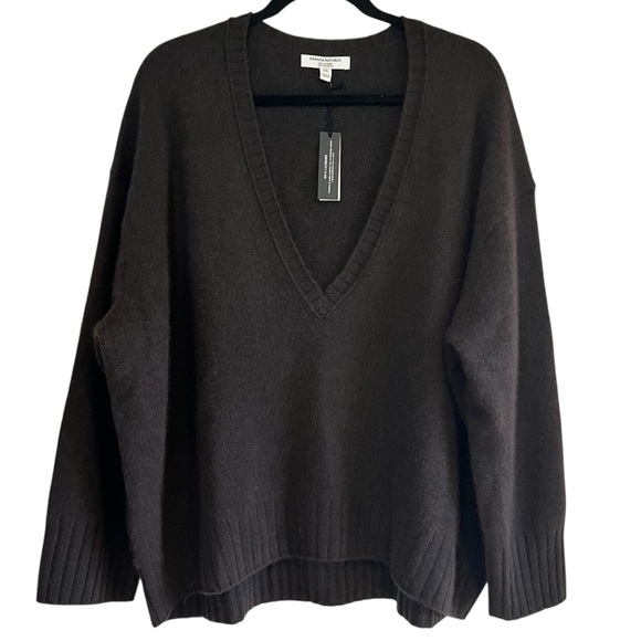 Banana Republic Sweaters - NWT Banana Republic 100% cashmere deep v-neck sweater in dark brown size XXL